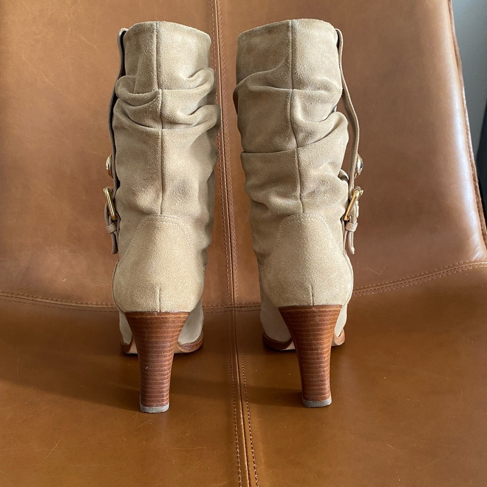 Louis Vuitton Safari Suede Booties - Picture 4 of 14